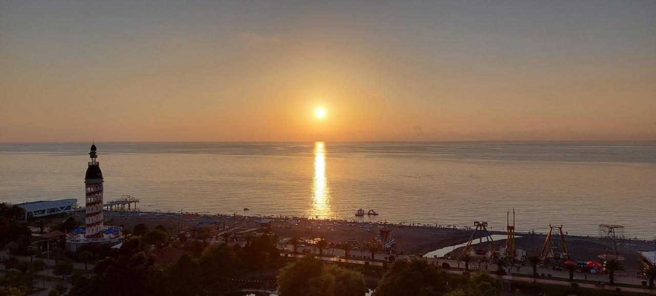E&S Apartment - Sunset & Sea View Batumi Exterior foto